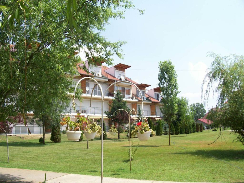 Cserke Napfeny Apartman Cserkeszőlő Exterior foto